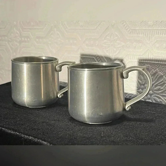 Vintage set of 2 Malaysia TUMASEK 97% PEWTER Children Baby Cups / Mugs - Picture 1 of 13